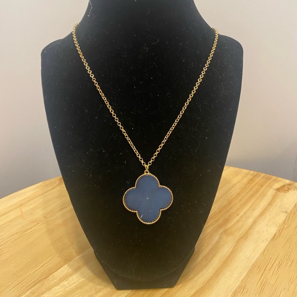 Jewelry - Elegant Blue Pendant Necklace
